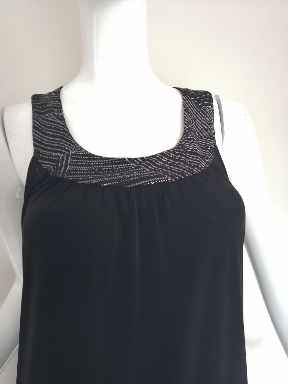Black Beaded Scoop-Neck Midi Dress - Picture 4 of 9